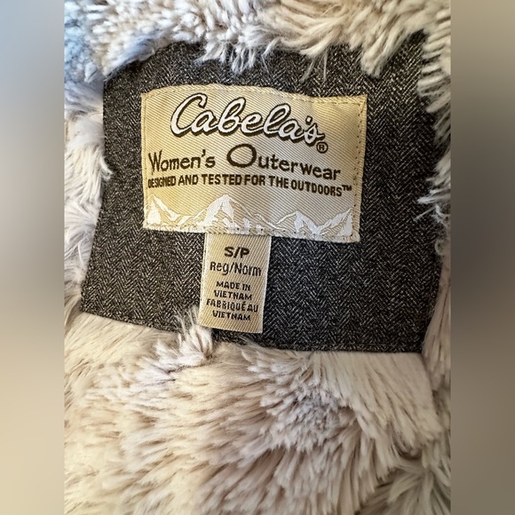 Cabela’s  Women’s Sherpa Lined Grey Hooded Parka. Full Zip. Horn Toggle. - Picture 11 of 14